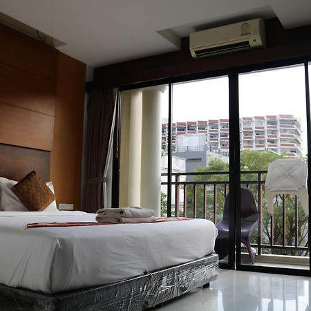 Diamond Crown Hotell Patong Exteriör bild